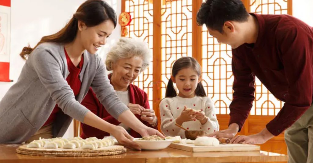 People make dumplings at Dongzhi Festival